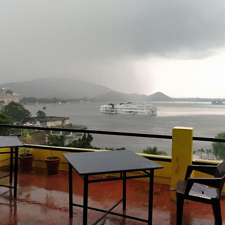 Hotel Lake Star Udaipur Exteriör bild