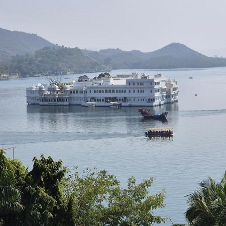 Hotel Lake Star Udaipur Exteriör bild