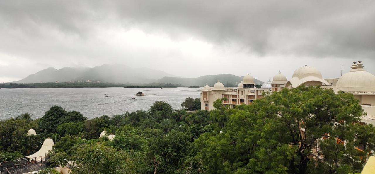 Hotel Lake Star Udaipur Exteriör bild