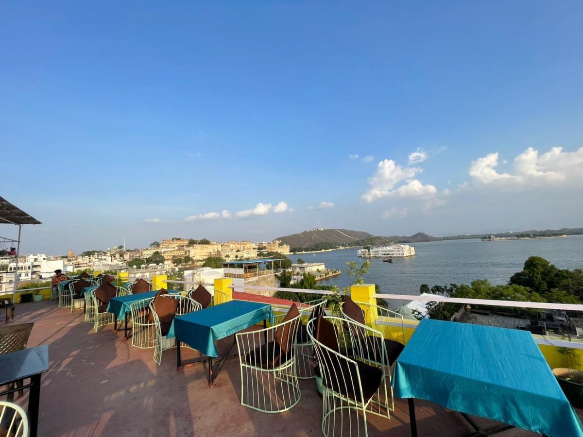 Hotel Lake Star Udaipur Exteriör bild