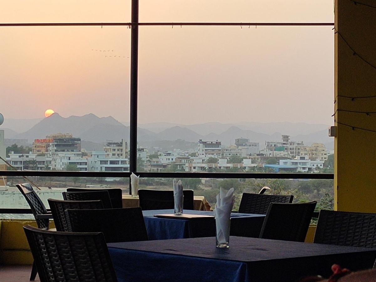 Hotel Lake Star Udaipur Exteriör bild