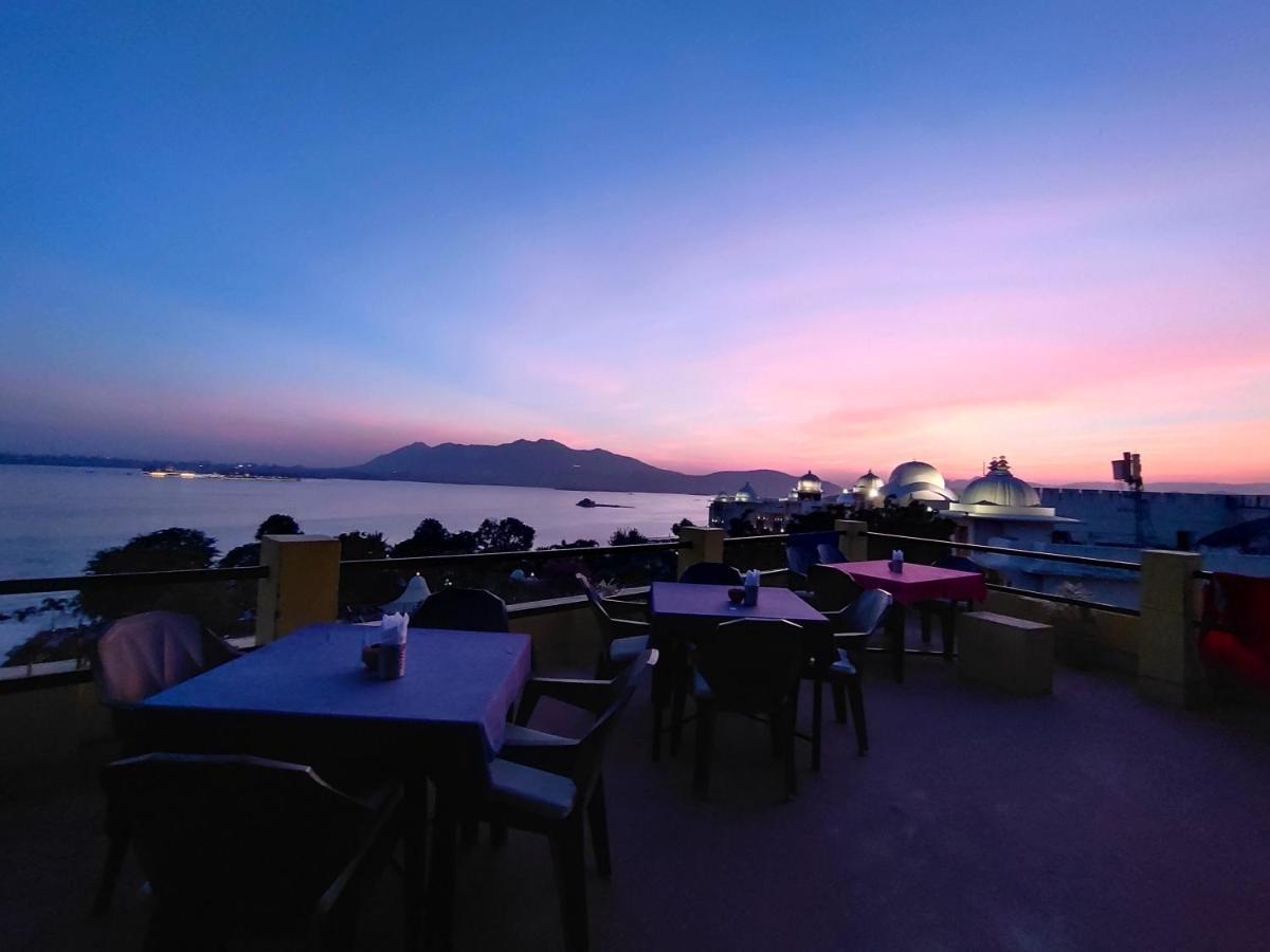 Hotel Lake Star Udaipur Exteriör bild