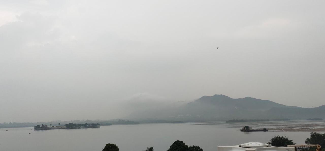 Hotel Lake Star Udaipur Exteriör bild