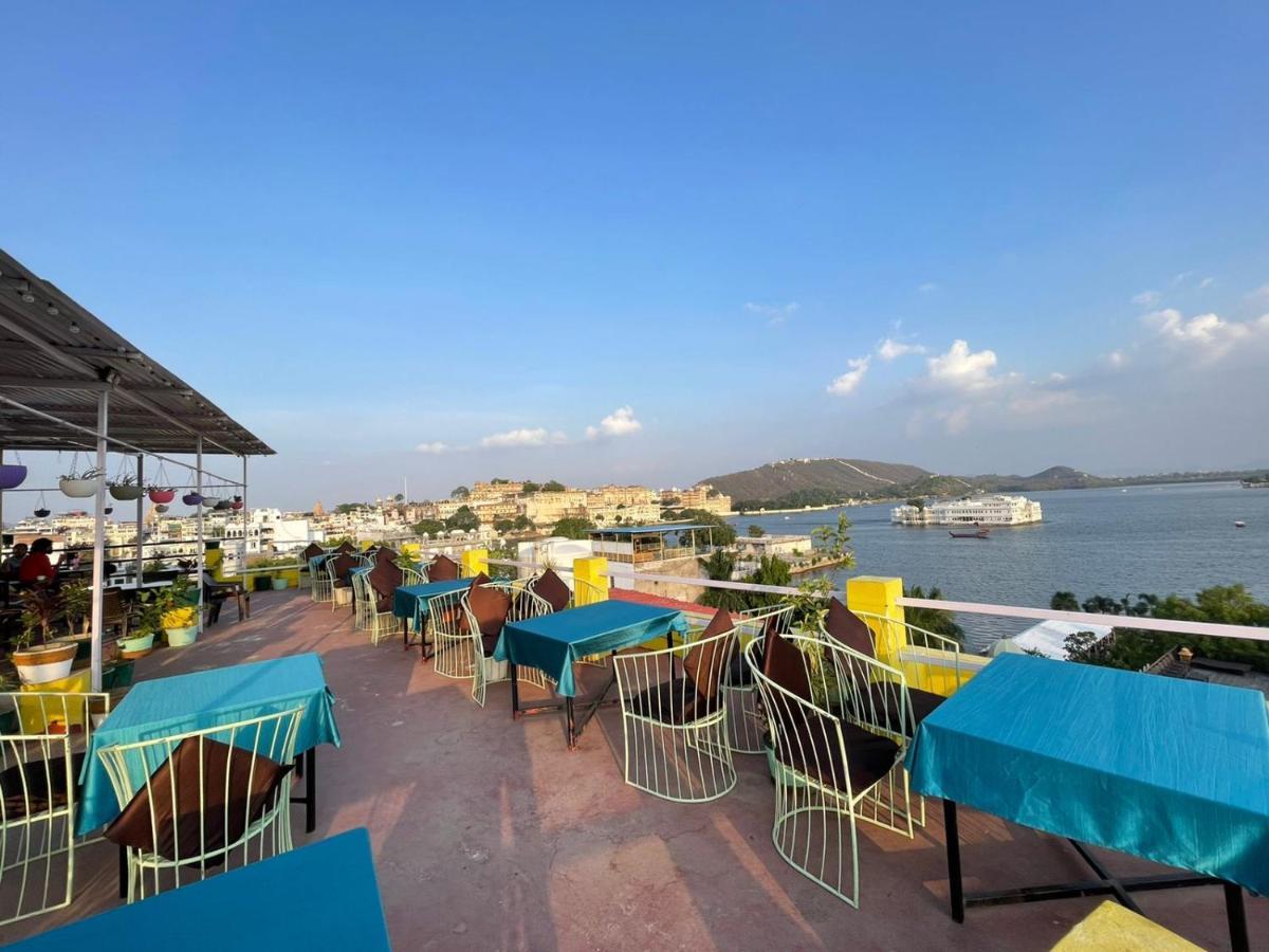 Hotel Lake Star Udaipur Exteriör bild