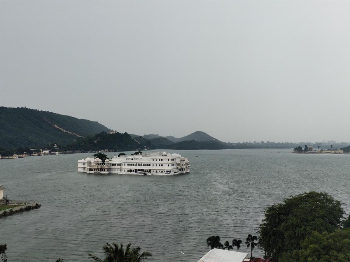 Hotel Lake Star Udaipur Exteriör bild