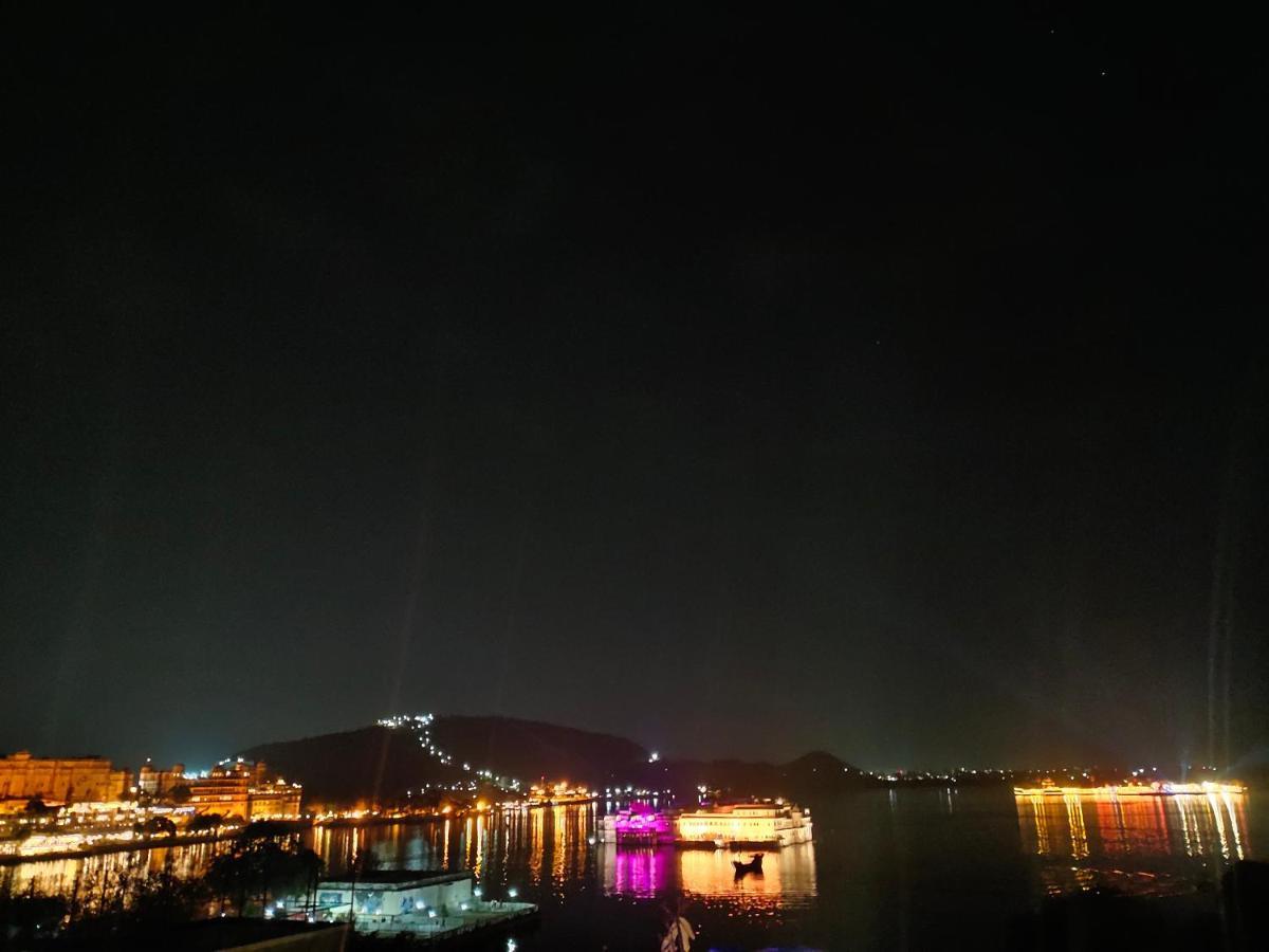 Hotel Lake Star Udaipur Exteriör bild