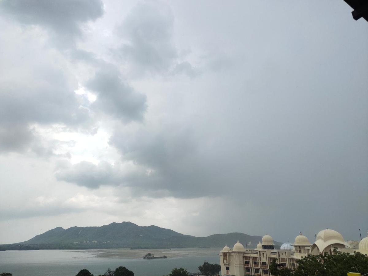 Hotel Lake Star Udaipur Exteriör bild