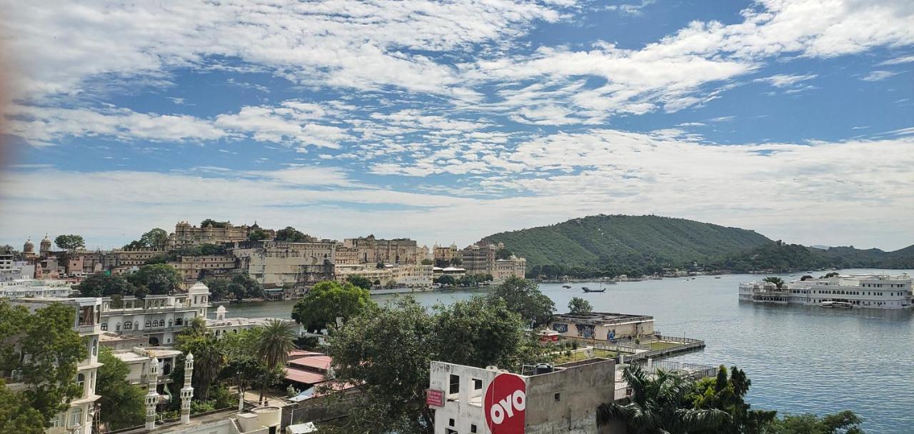 Hotel Lake Star Udaipur Exteriör bild