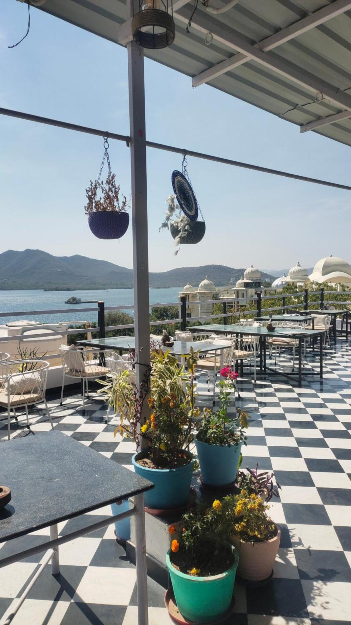 Hotel Lake Star Udaipur Exteriör bild