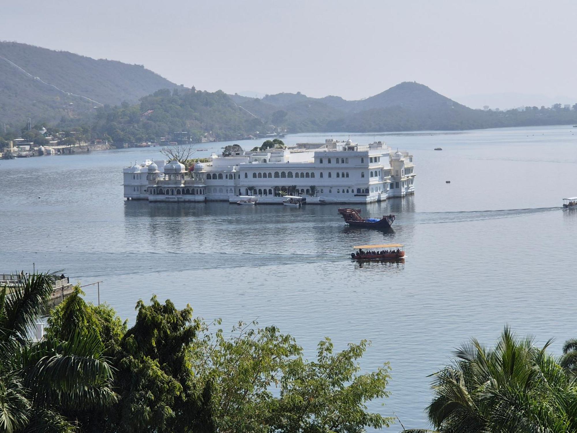Hotel Lake Star Udaipur Exteriör bild