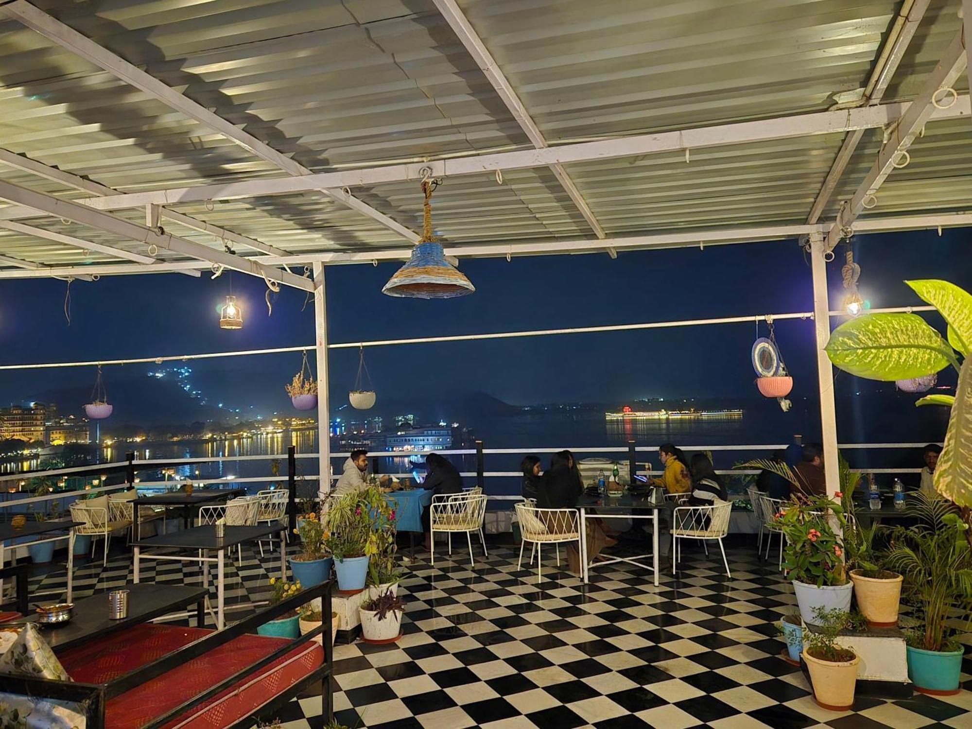 Hotel Lake Star Udaipur Exteriör bild