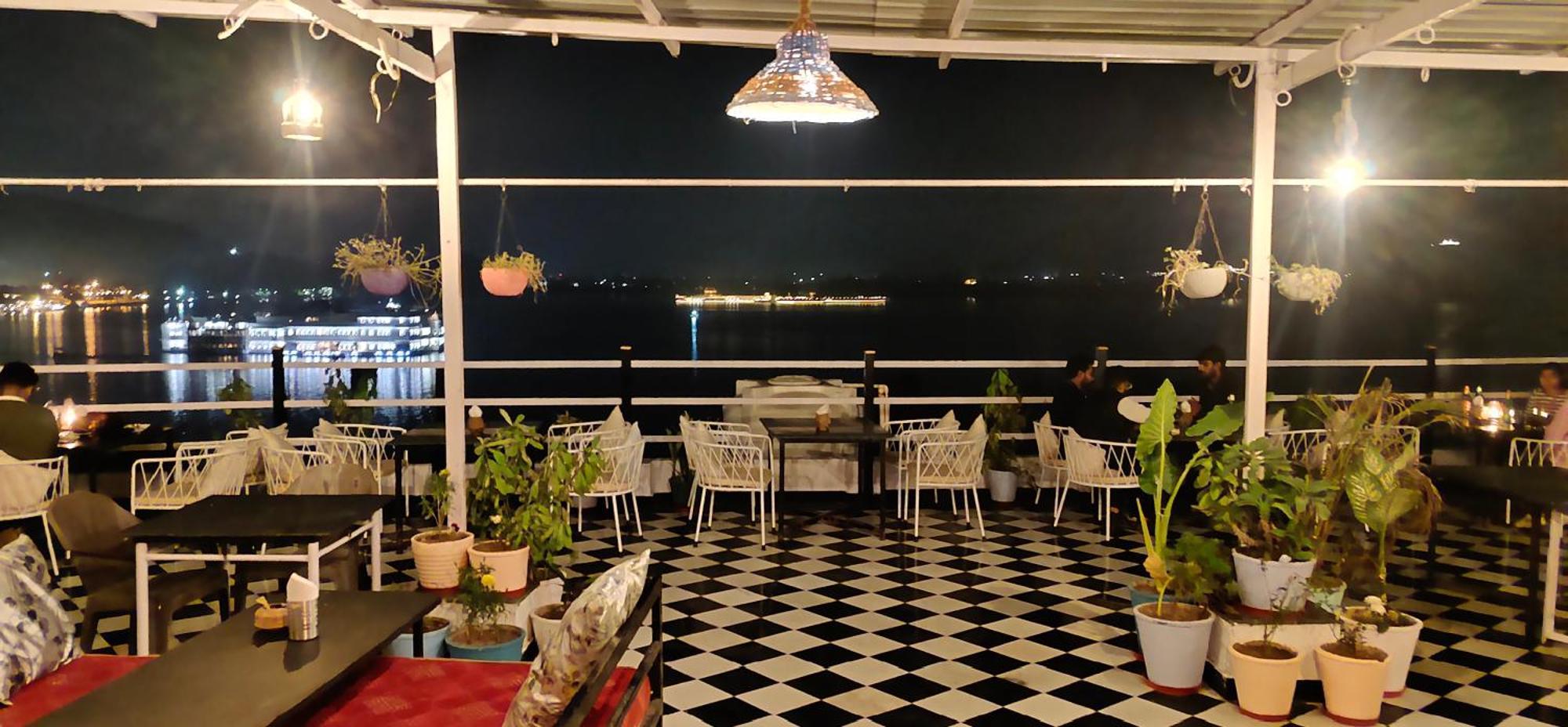 Hotel Lake Star Udaipur Exteriör bild