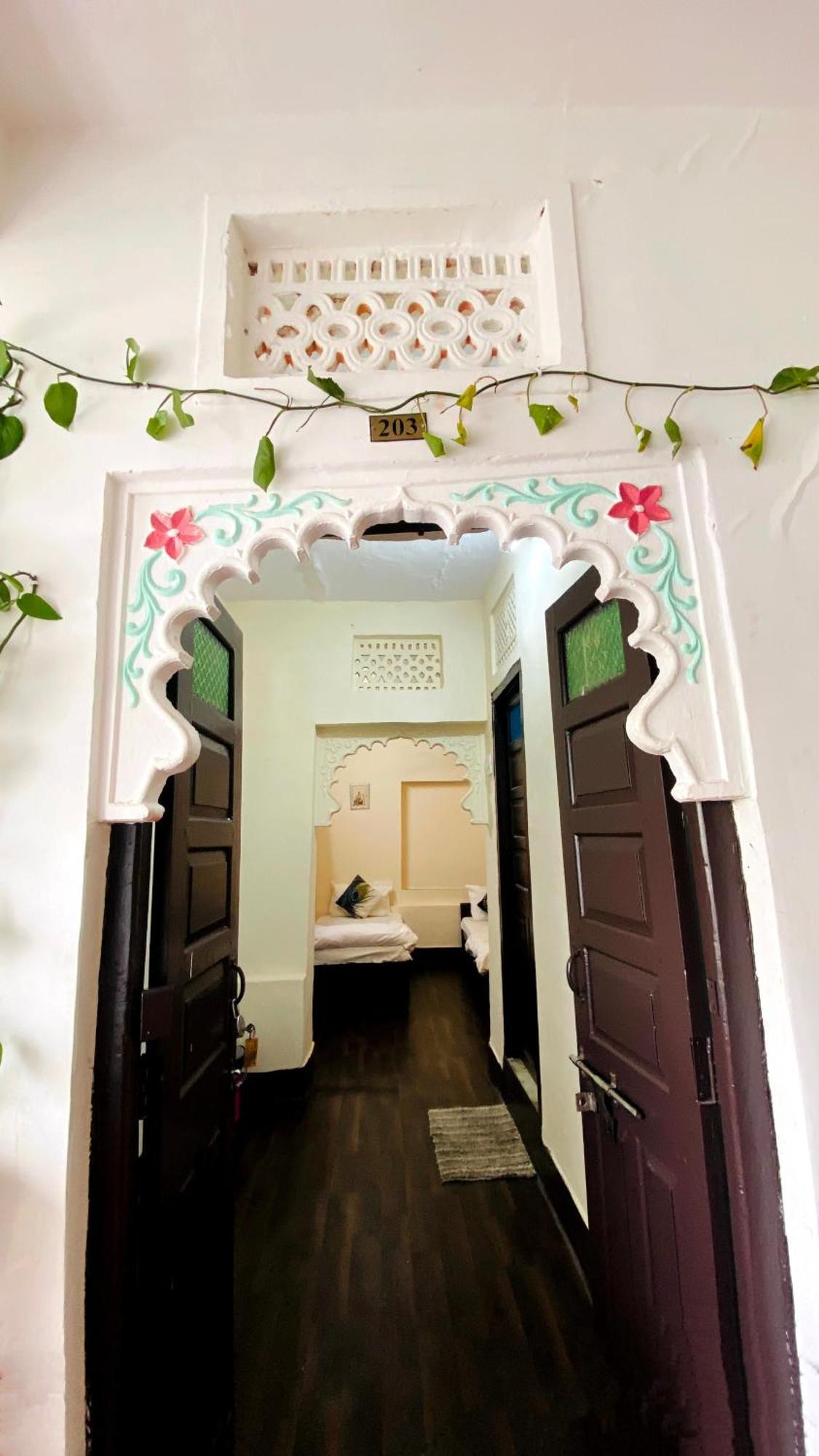 Hotel Lake Star Udaipur Exteriör bild