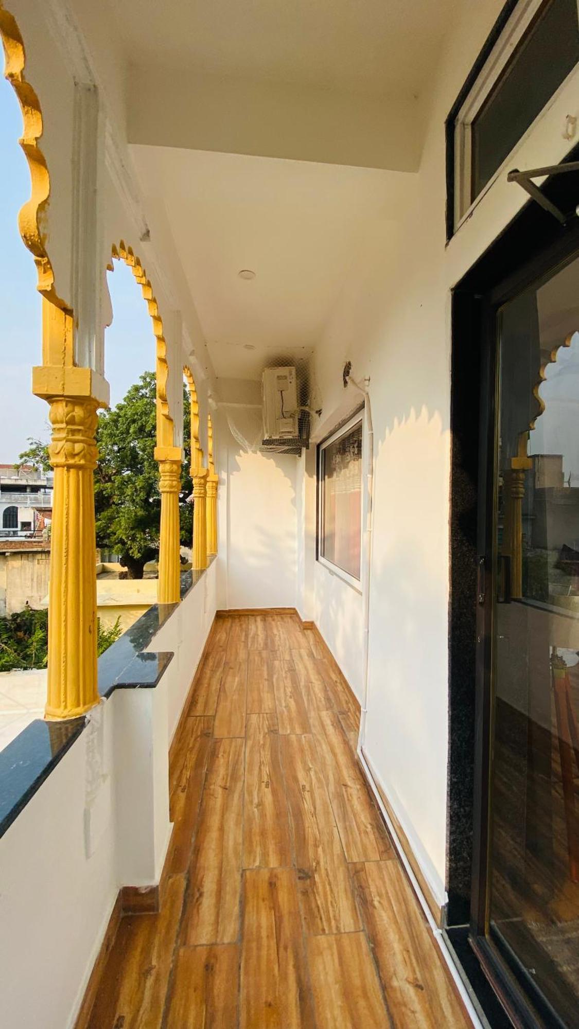 Hotel Lake Star Udaipur Exteriör bild