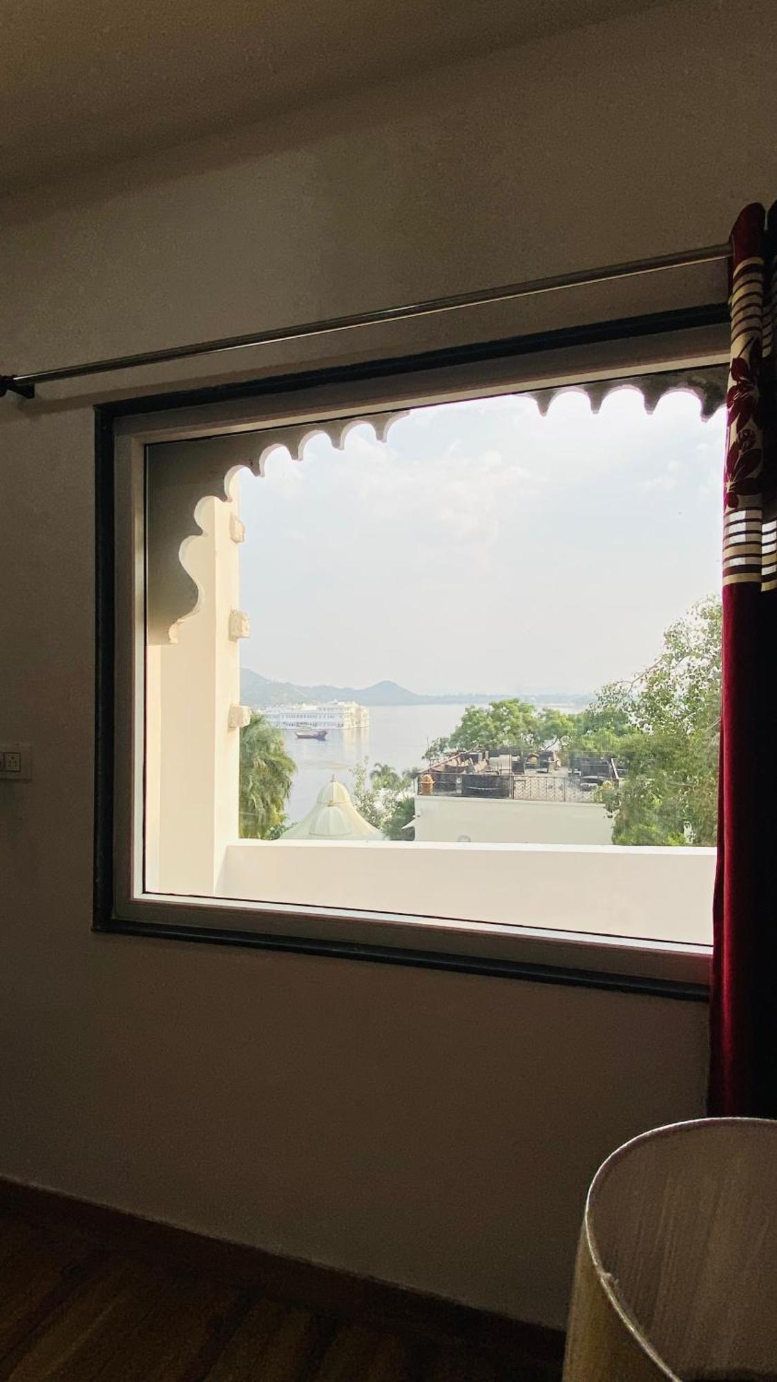 Hotel Lake Star Udaipur Exteriör bild