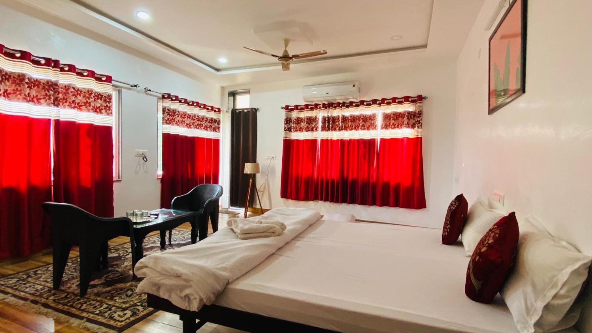 Hotel Lake Star Udaipur Exteriör bild