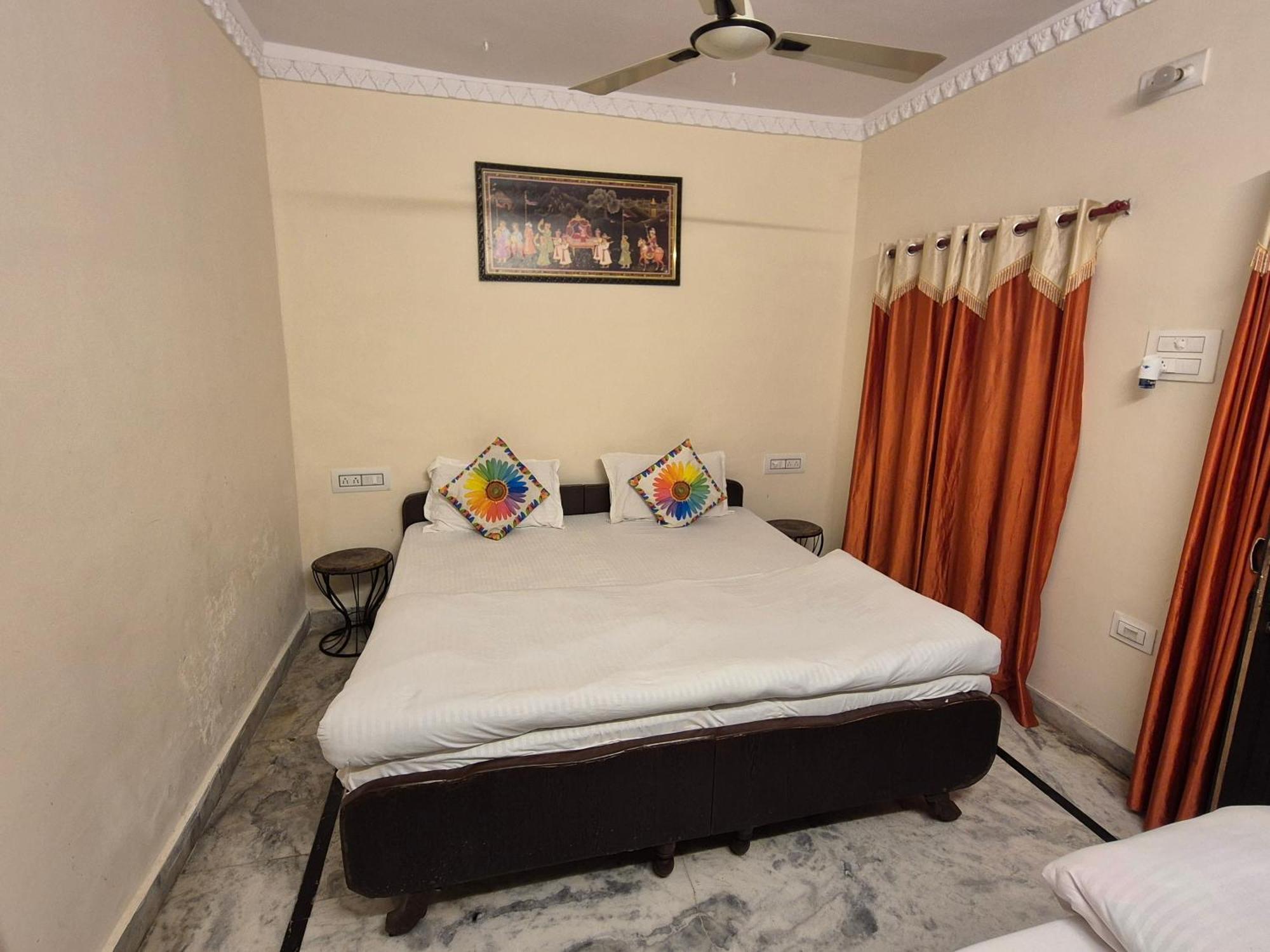 Hotel Lake Star Udaipur Rum bild