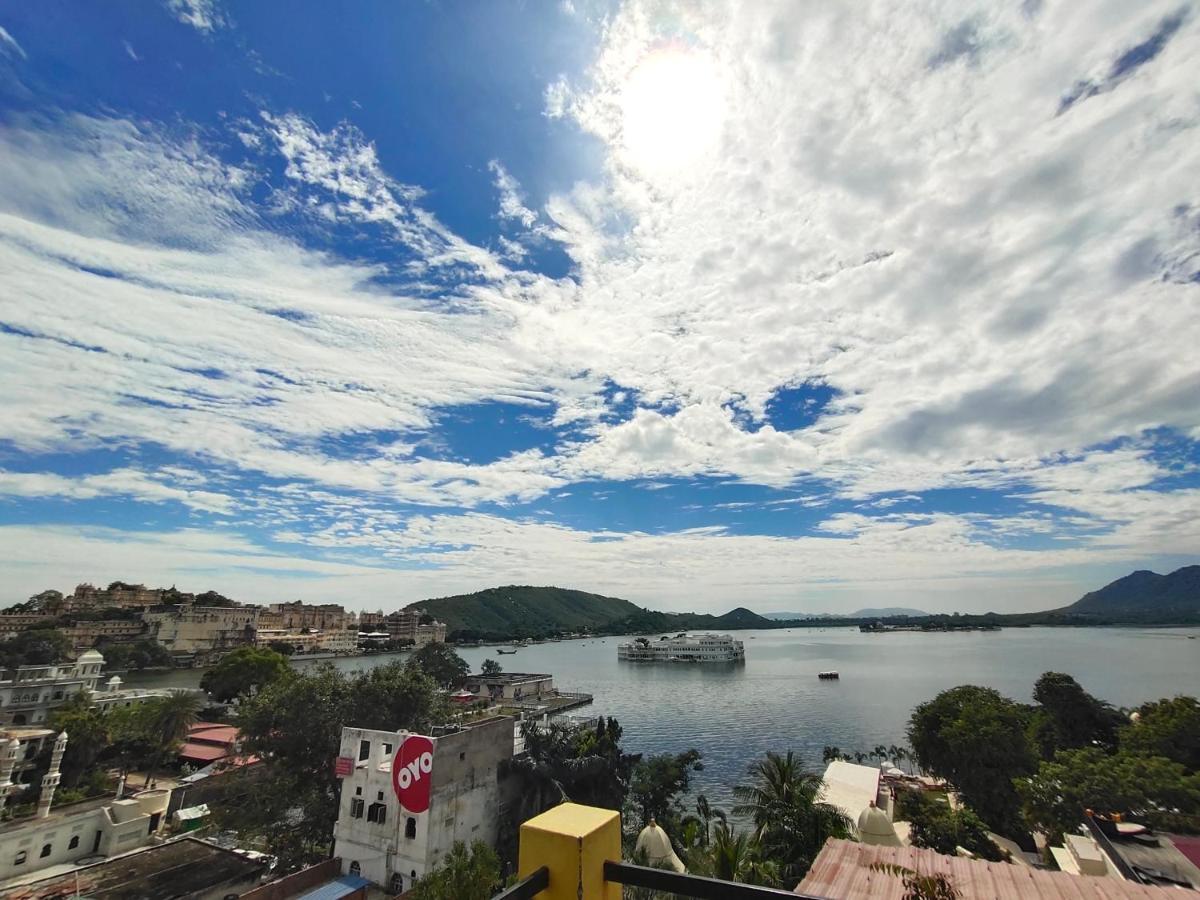 Hotel Lake Star Udaipur Exteriör bild